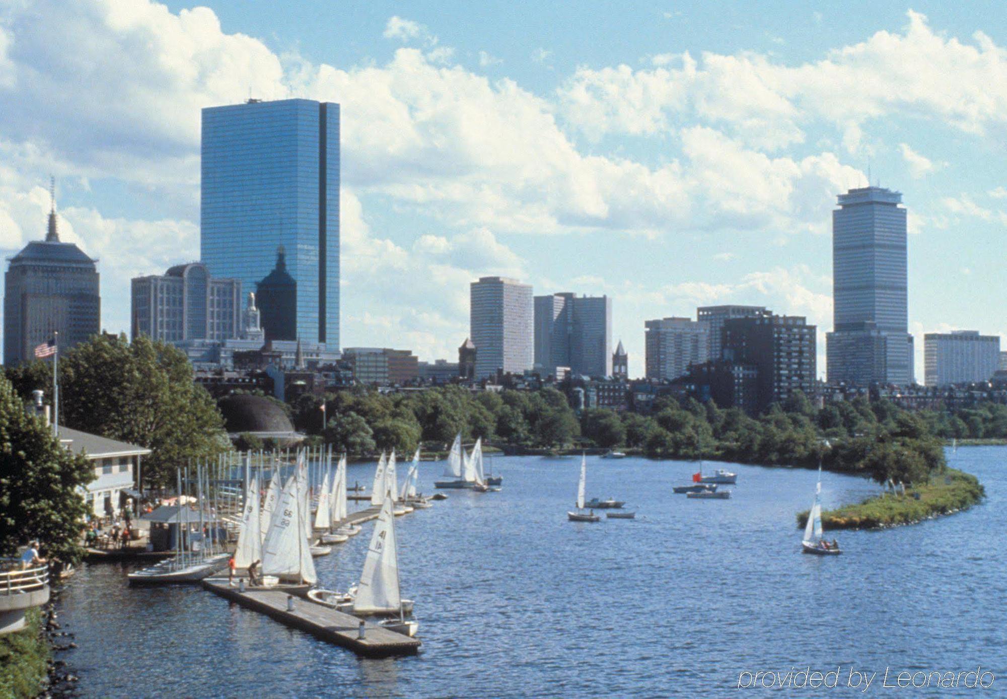 Hotel Indigo Boston - Newton Riverside Exterior foto