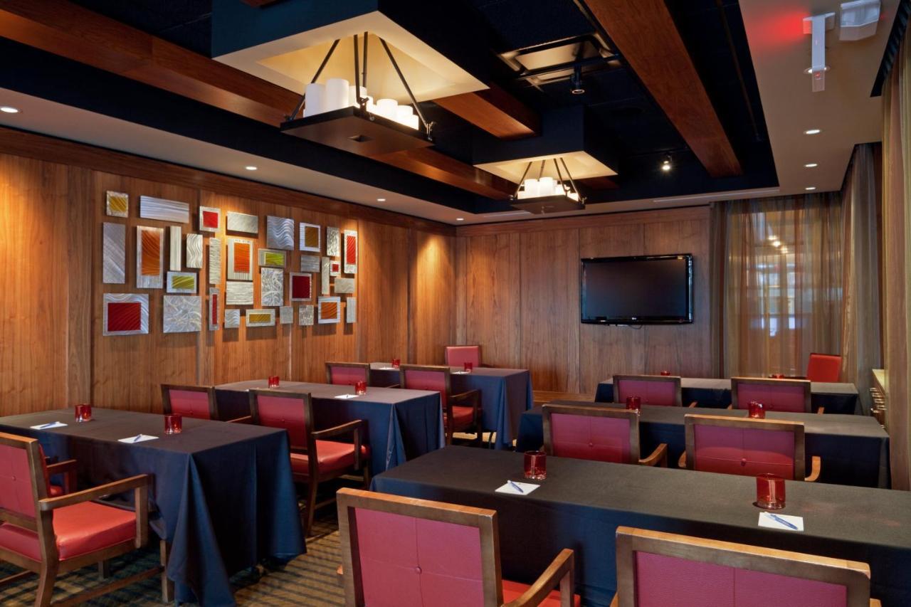 Hotel Indigo Boston - Newton Riverside Exterior foto